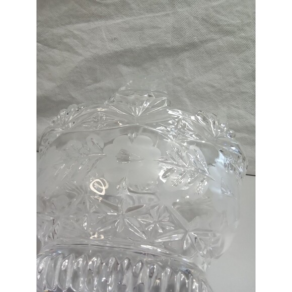 Vintage Hand Cut Medallion‎ Rose Basket By Imperial Crystal - Picture 5 of 10